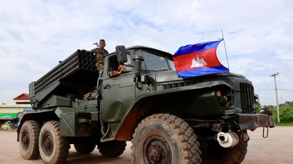 Cambogia chiede cessate il fuoco immediato con Thailandia