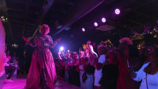 La visita de una estrella "drag queen" a Sudáfrica da impulso a esta comunidad