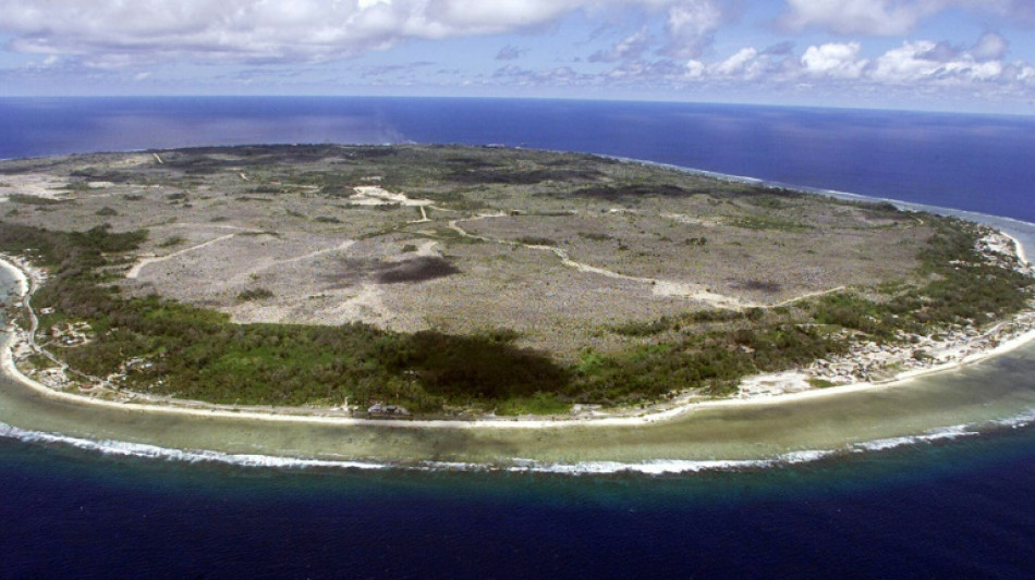 Australia empieza a enviar a migrantes a una remota isla del Pacífico