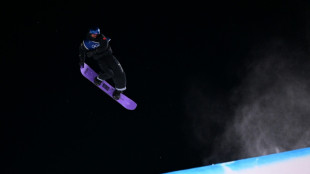 Olympic big air champion Su survives scare 