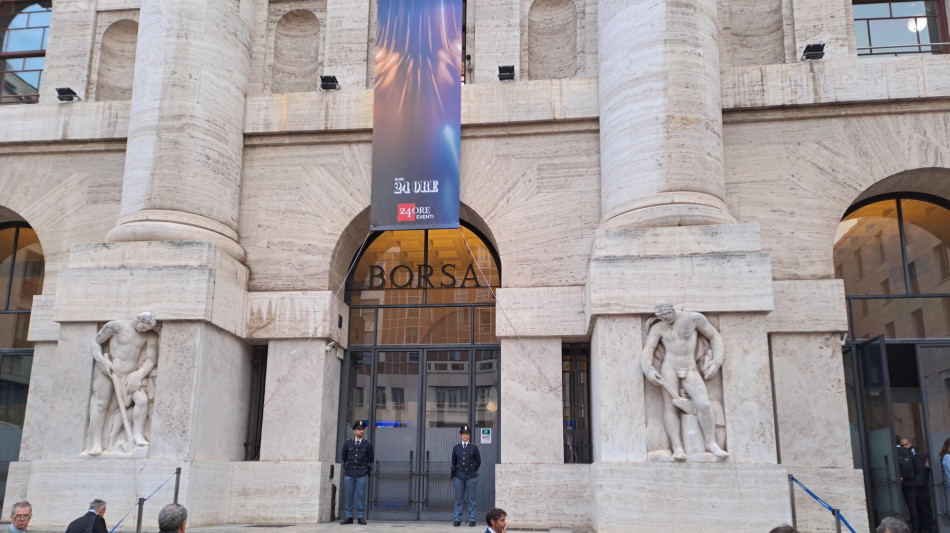 Borsa: Milano scivola (-1,35%), pesano le banche, bene Recordati