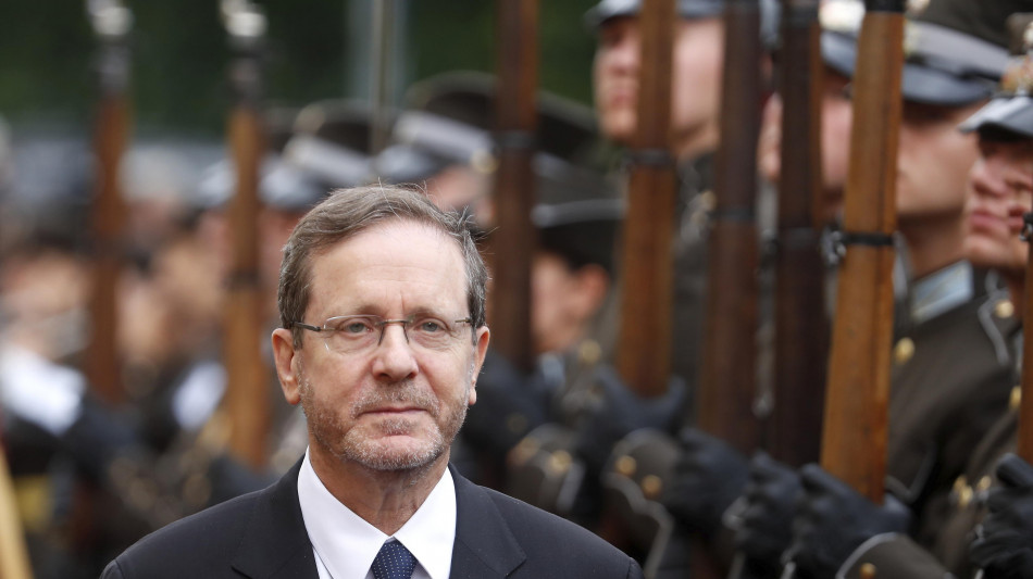 Herzog in piazza con famiglie ostaggi, 'li riporteremo a casa'