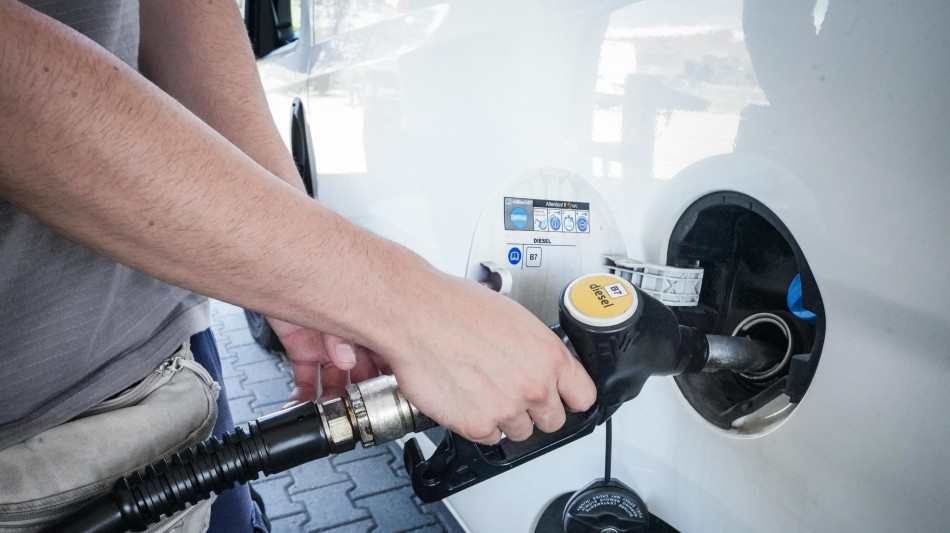 Codacons, in 5 anni prezzi del gasolio +27%, benzina +21,7%