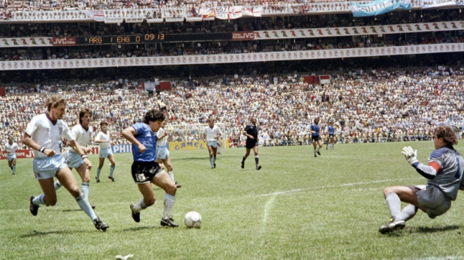 Les ench&egrave;res pour un maillot mythique de Maradona s'ouvrent sur une offre &agrave; plus de 5 millions de dollars 