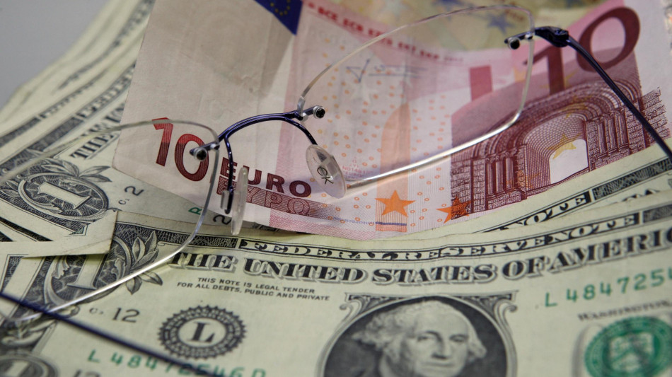 L'euro &egrave; poco mosso in avvio a 1,1719 dollari