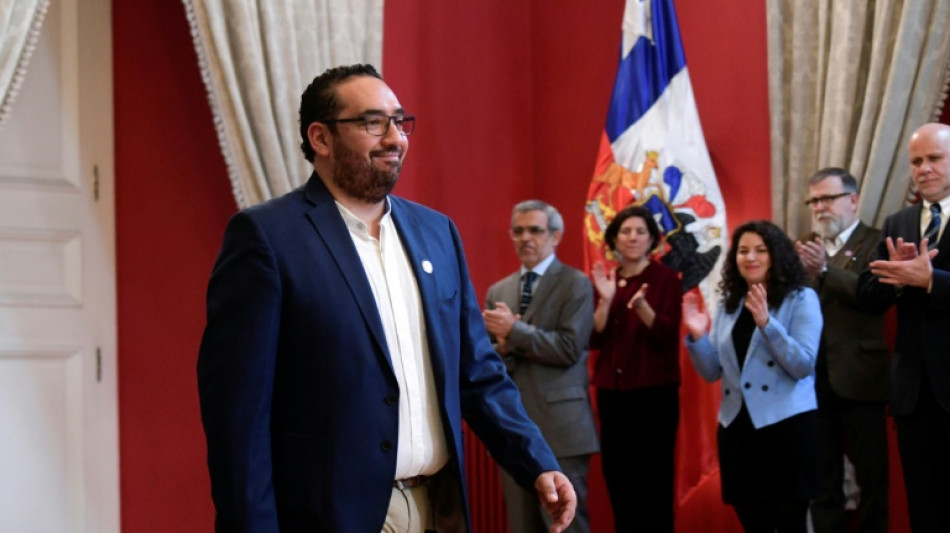 Chile aprueba una ley que proh&iacute;be el uso de celulares en colegios