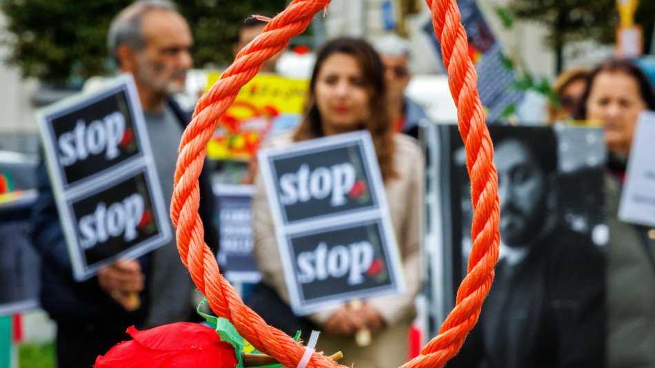 L'Iran giustizia un uomo condannato a morte per stupro