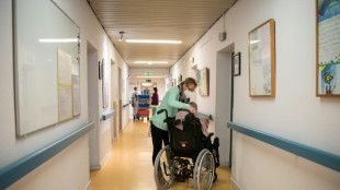 Koalition streitet weiter &uuml;ber Pflegereform - Kosten steigen derweil weiter