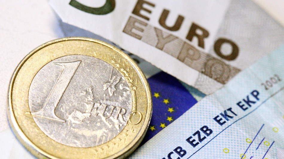 L'euro &egrave; in rialzo, a 1,1621 dollari