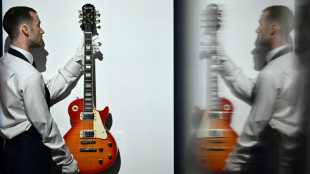 Gitarre von Oasis-Mitglied Noel Gallagher f&uuml;r 132.000 Pfund versteigert