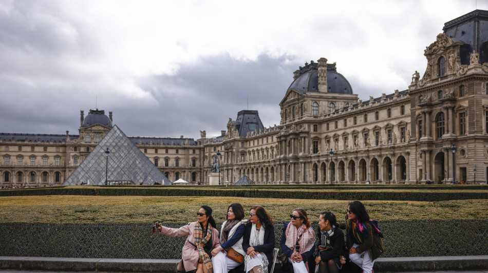 Riaperto il Louvre tre giorni dopo il clamoroso furto