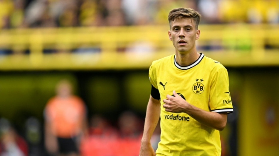 Dortmund's Konstantelias to miss 'several months' with knee injury