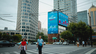 Borsa: Hong Kong negativa, apre a -0,85%