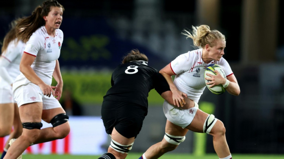 England overwhelm Ireland to maintain Women's Six Nations Grand Slam bid