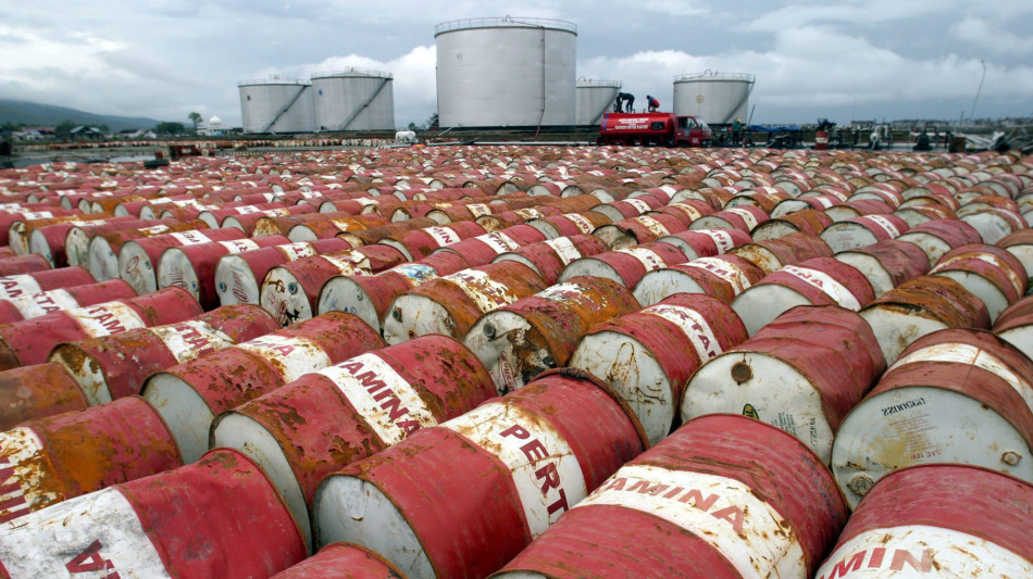 Prezzo petrolio in lieve aumento, Wti è a 60,23 dollari