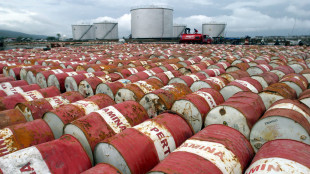 Prezzo petrolio in lieve rialzo, Wti a 61,67 dollari