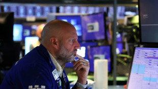 Wall Street clôture en baisse, réévalue les perspectives de baisse des taux