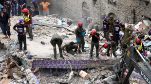 Pakistan: almeno otto morti nel crollo di un edificio a Karachi