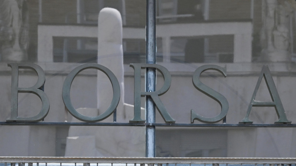 Borsa: Milano si porta in parit&agrave;, corre Iveco, gi&ugrave; Stm