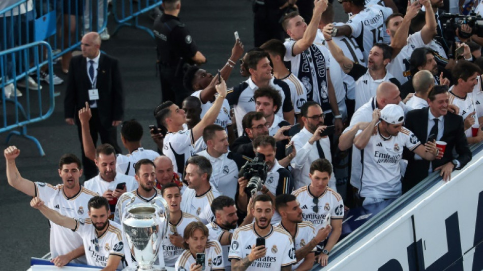 Espagne: Madrid f&ecirc;te ses h&eacute;ros, le Real a "encore faim"