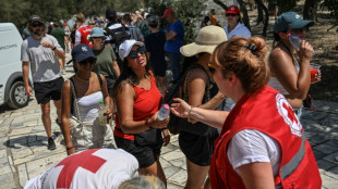 Canicule en Gr&egrave;ce: la Croix-Rouge d&eacute;ploy&eacute;e pour les touristes &agrave; l'Acropole d'Ath&egrave;nes