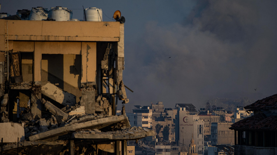 Media, 'attacchi israeliani a Gaza, 19 morti dall'alba'