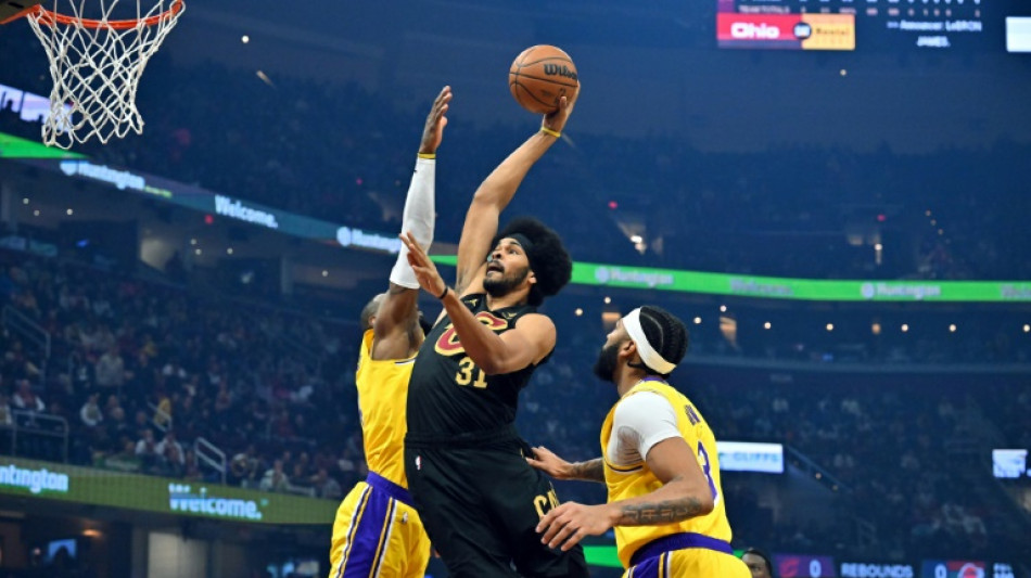 NBA: Mitchell et les Cavaliers dominent des Lakers rapidement priv&eacute;s de Davis