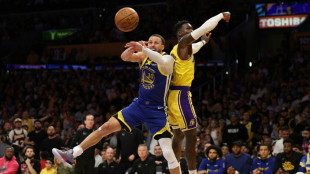Schr&ouml;der mit Lakers im Halbfinale - Hartenstein raus