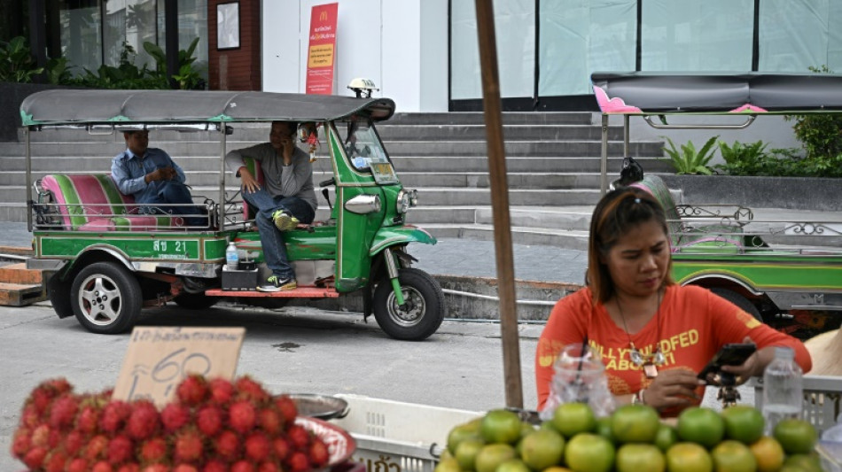 Thailand will Wirtschaft mit Konsumschecks ankurbeln - 255 Euro f&uuml;r fast jeden 