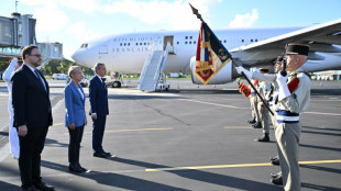 A Mayotte, Borne promet plus de moyens pour contrer l'ins&eacute;curit&eacute;
