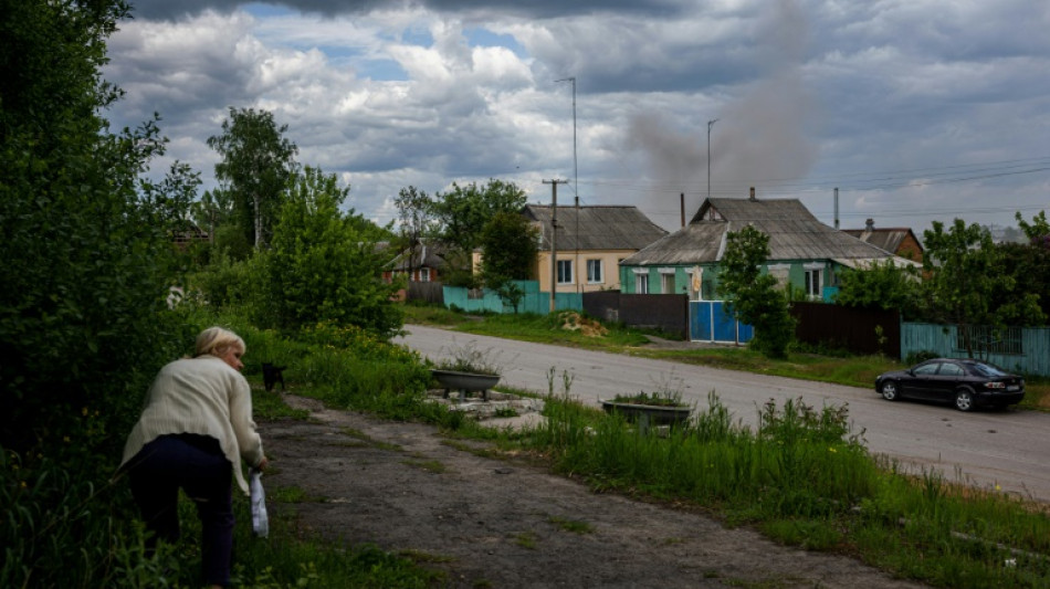 Ukraine: les Russes cherchent &agrave; s'emparer d'une ville de l'est, Kiev r&eacute;clame des armes lourdes