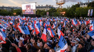 JO de Paris: les athl&egrave;tes de l'&eacute;quipe de France f&ecirc;t&eacute;s et d&eacute;cor&eacute;s sur les Champs-Elys&eacute;es 