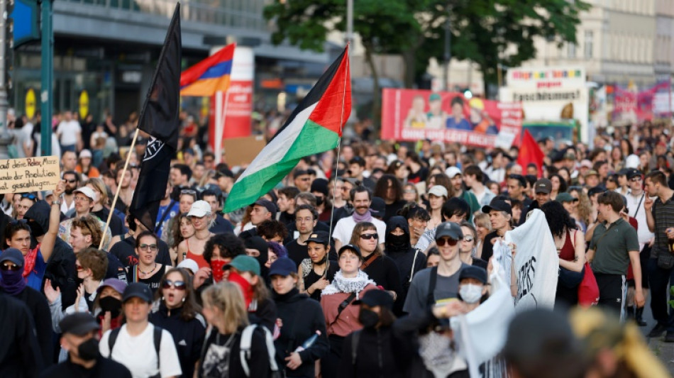 Demonstrationen "Revolution&auml;rer 1. Mai" ziehen durch Berlin und andere St&auml;dte