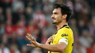 Dortmund veteran Hummels extends deal to 2024