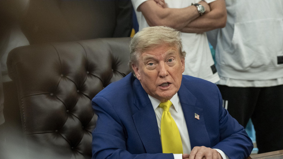 Wsj, Trump ha approvato piani d'attacco ma d&agrave; altro tempo a Iran