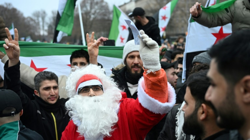 Des milliers de Syriens exultent &agrave; Berlin apr&egrave;s la chute d'Assad