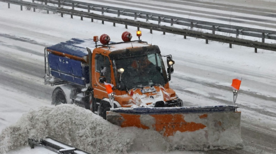 Baden-W&uuml;rttemberg: 86-J&auml;hriger stirbt nach Unfall mit Schneepflug