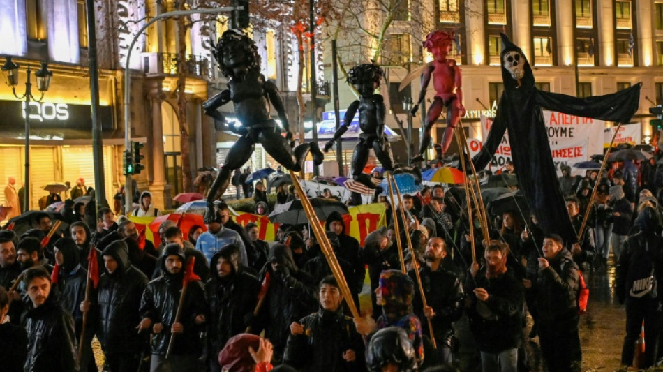 Nueva jornada de protestas en Grecia tras la cat&aacute;strofe ferroviaria