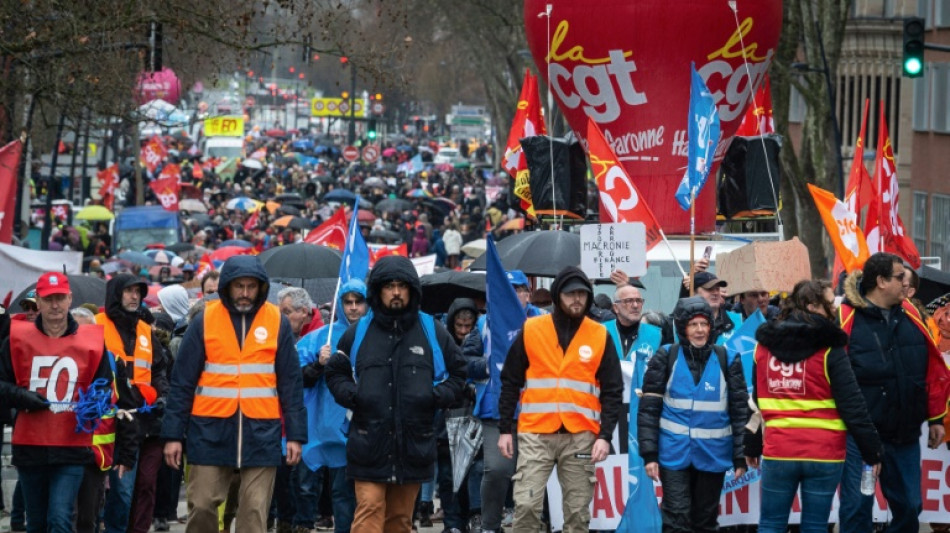 Retraites: dans la rue pour la 7e fois, les syndicats appellent Macron &agrave; "consulter le peuple"