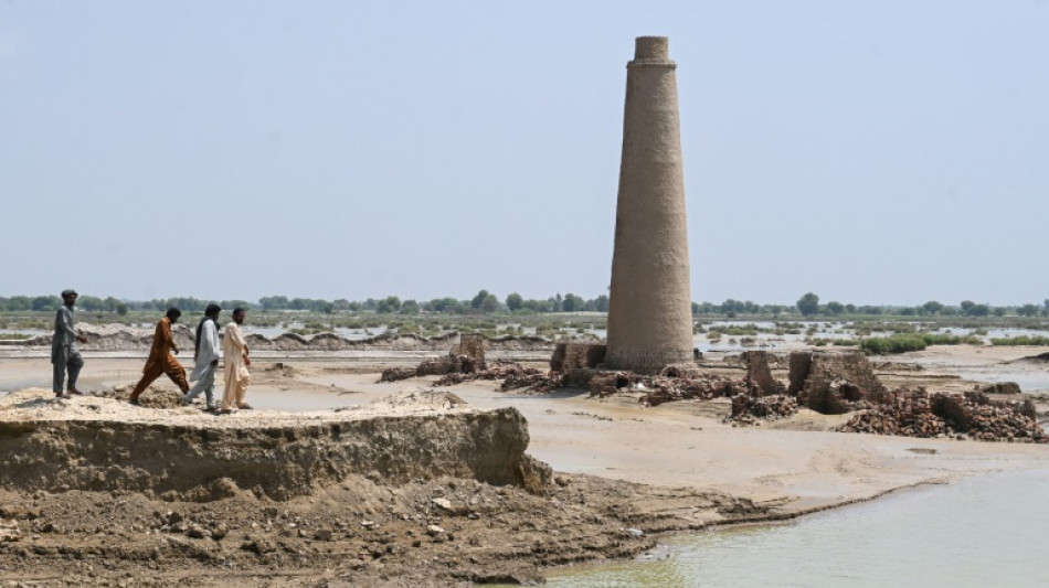 Inondations au Pakistan: les ouvriers des briqueteries impatients de voir les fourneaux rallum&eacute;s
