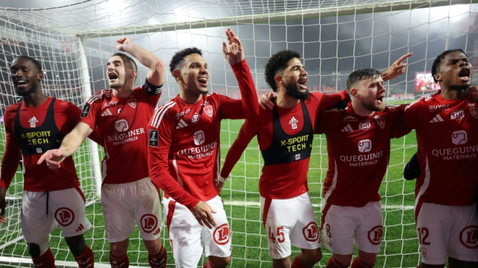 L1: Lyon priv&eacute; de podium par Brest qui peut souffler