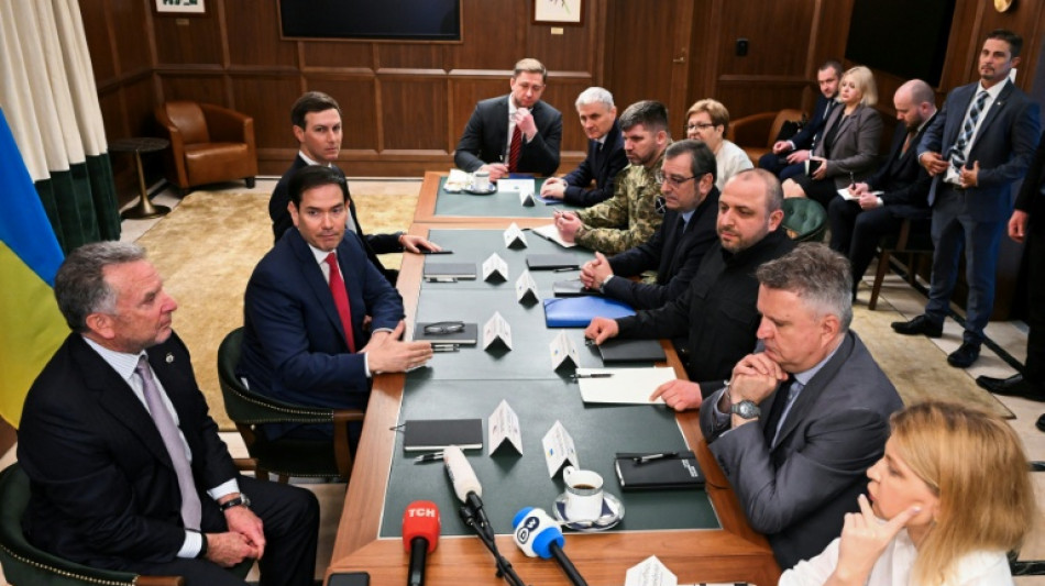 Les discussions marathon entre Ukrainiens et Am&eacute;ricains se poursuivront samedi en Floride