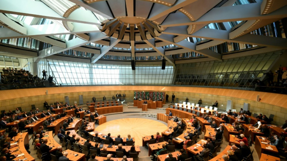 SPD in Nordrhein-Westfalen zieht f&uuml;nf Wochen vor Landtagswahl mit CDU gleich
