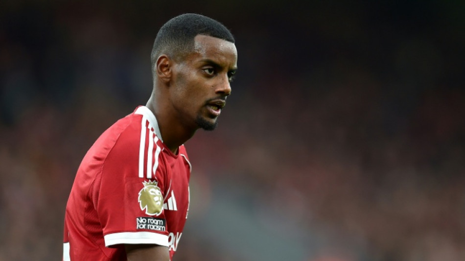 Newcastle's Howe swerves Slot's 'smaller club' jibe over Isak transfer