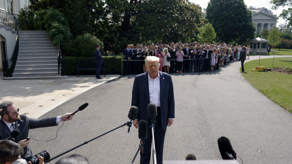 Media, Trump valuta possibili nuovi finanziamenti per Kiev