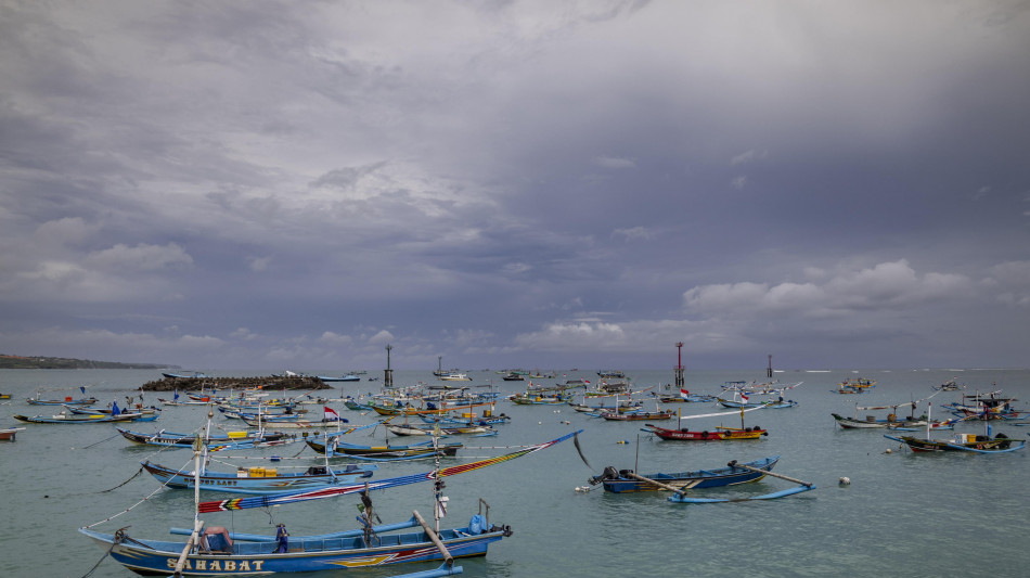 Affonda traghetto in Indonesia, almeno 61 dispersi