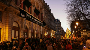 Paris: évacuation sous tension des jeunes migrants occupant la Gaîté lyrique