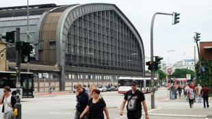 Hamburger Hauptbahnhof: Kind steckt mit Kopf in Gel&auml;nder fest - Rettungseinsatz