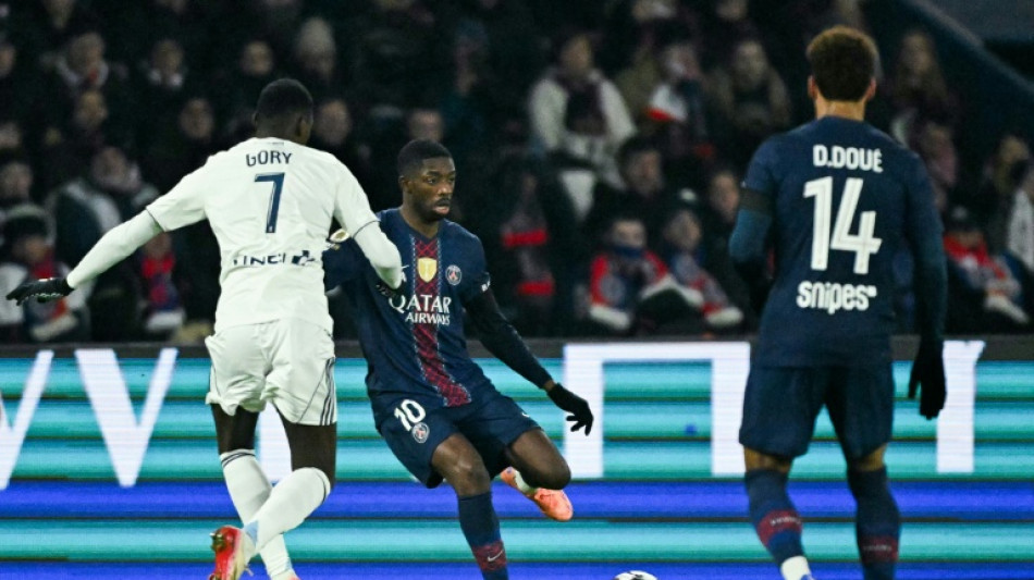 PSG vence d&eacute;rbi contra o Paris FC (2-1) e segue ritmo do l&iacute;der Lens