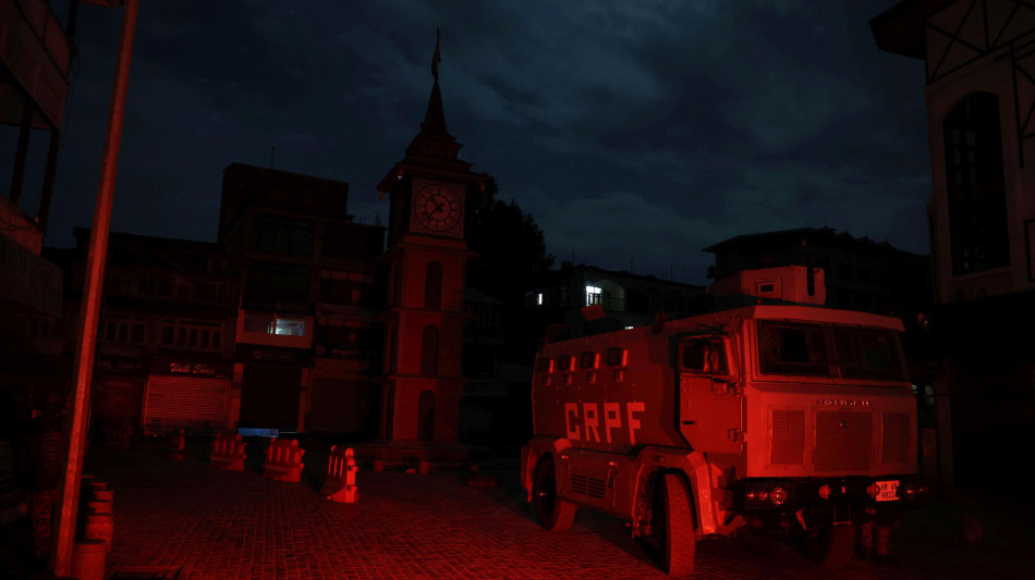 Forti esplosioni e blackout a Jammu nel Kashmir